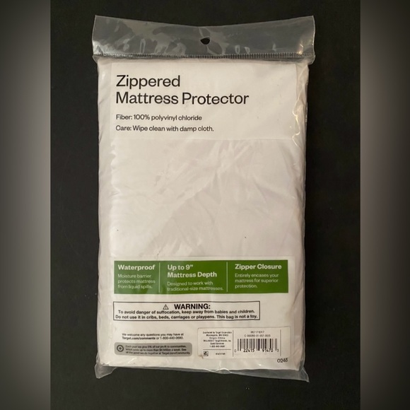 Room Essentials Zippered twin Sz Mattress Protector Waterproof White - Picture 2 of 3